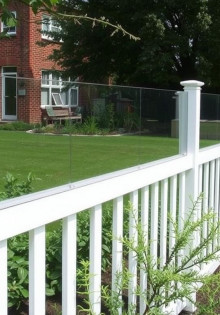 Заборы из поликарбоната: красота, долговечность и многофункциональность