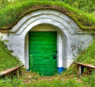 Строим земляной погреб своими руками