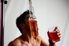 Капельница от запоя: что это, как работает и зачем нужна