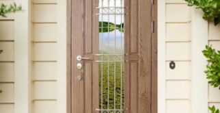 Особенности дверей со стеклопакетом