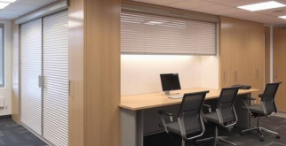 Роллетные шкафы в офис: современное решение для организации хранения