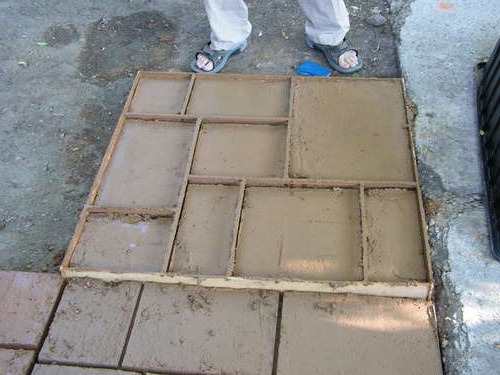 Обустройство: Металлическая форма для тротуарной плитки