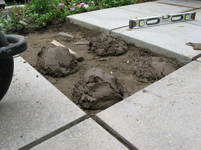Обустройство: Укладка плитки на бетонный раствор
