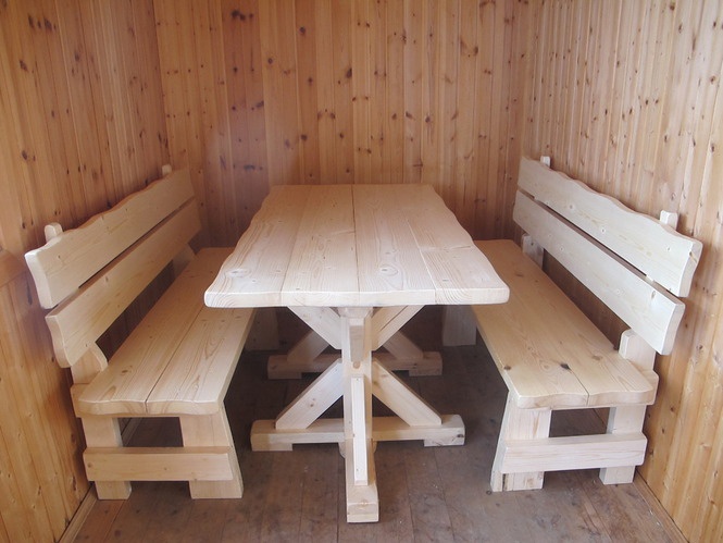 Обустройство: деревянный стол для бани