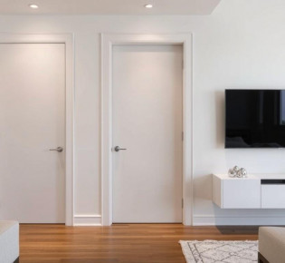 Скрытые межкомнатные двери: когда стена превращается в продолжение интерьера