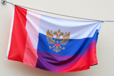 Как правильно развешивать российский флаг - правила и ошибки