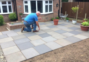 Как уложить тротуарную плитку так, чтобы не переделывать через год: практическое руководство