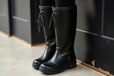 Как выбрать и носить резиновые сапоги женские стильные: практично и красиво