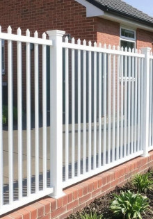 Заборы из поликарбоната: Почему они становятся всё более популярными?