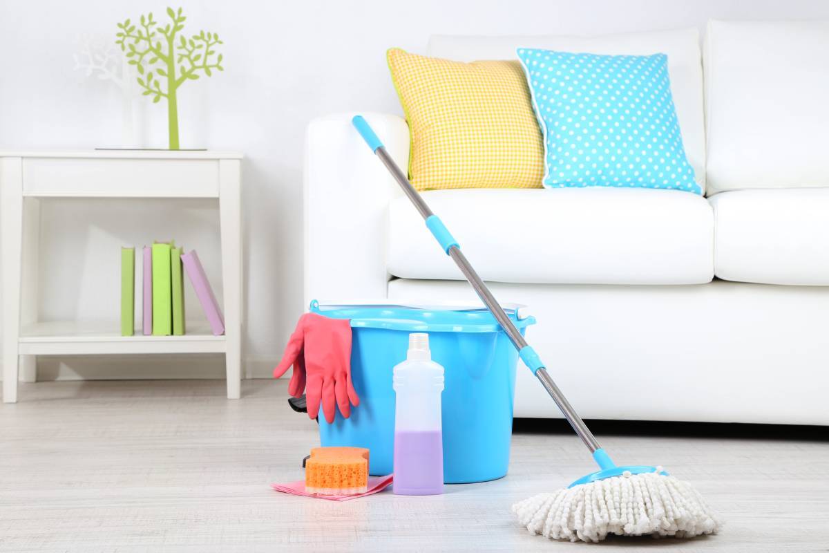 Уборка квартиры клининговой компанией: как сделать ваш дом безупречно чистым и уютным